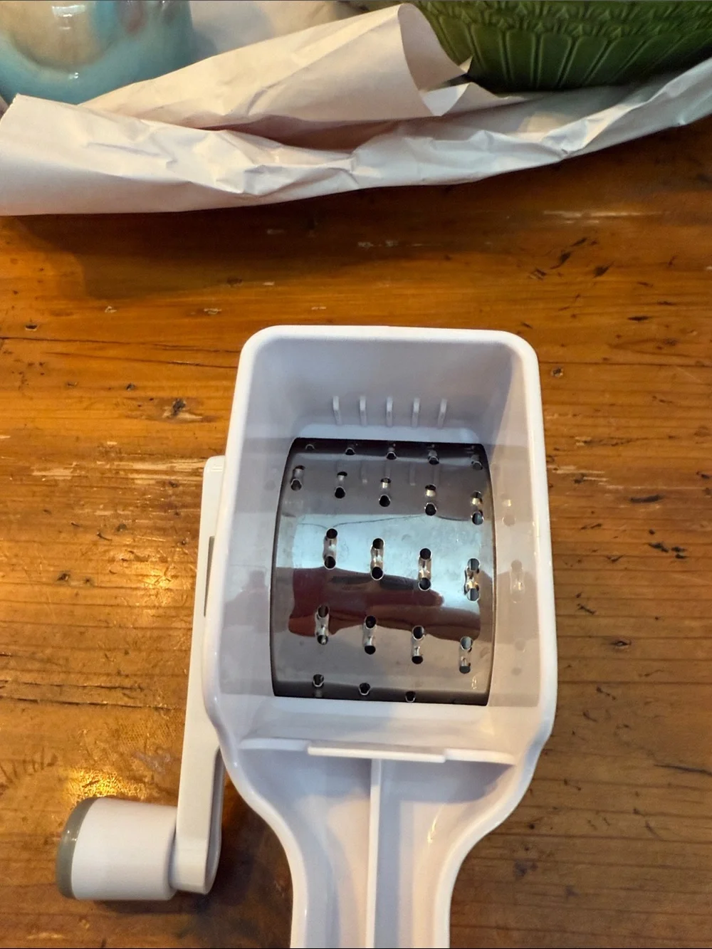 Pampered Chef White Manual Handheld grater